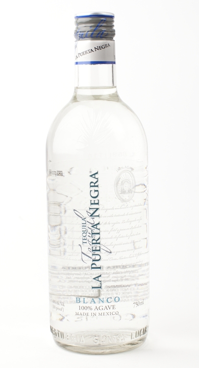Bottle of La Puerta Negra Blanco