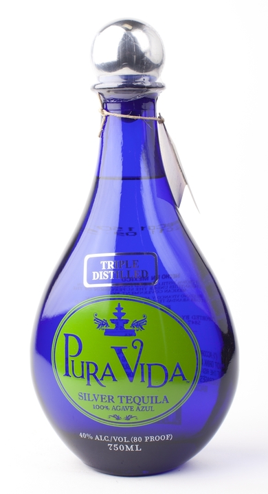 Bottle of Pura Vida Silver Blanco