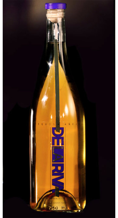 Bottle of De La Riva Tequila Añejo