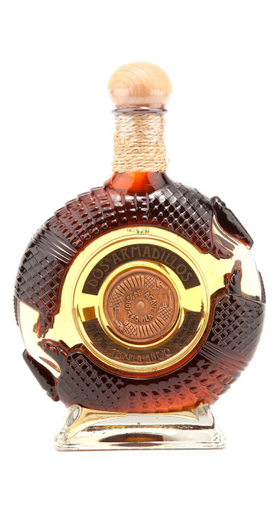 Bottle of Dos Armadillos Añejo