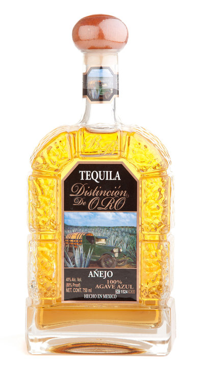 Bottle of Distinción de Oro Añejo