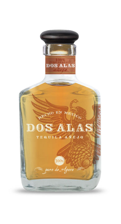 Bottle of Dos Alas Añejo