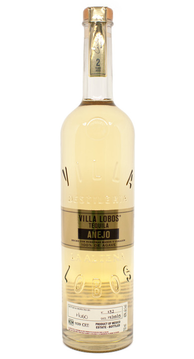Bottle of Villa Lobos Añejo