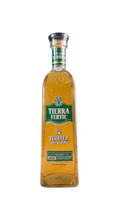 Bottle of Tierra Fertil Añejo
