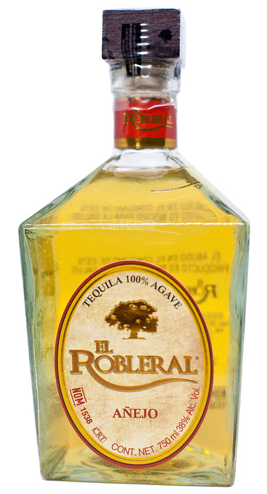 Bottle of El Robleral Añejo