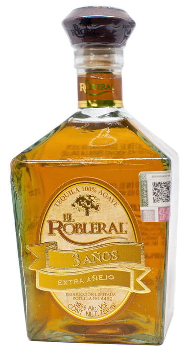 Bottle of El Robleral Extra Añejo