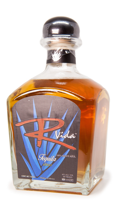Bottle of R Vida Tequila Añejo