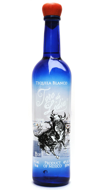 Bottle of Toro de Lidia Blanco
