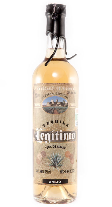 Bottle of Legitimo Alteño Añejo