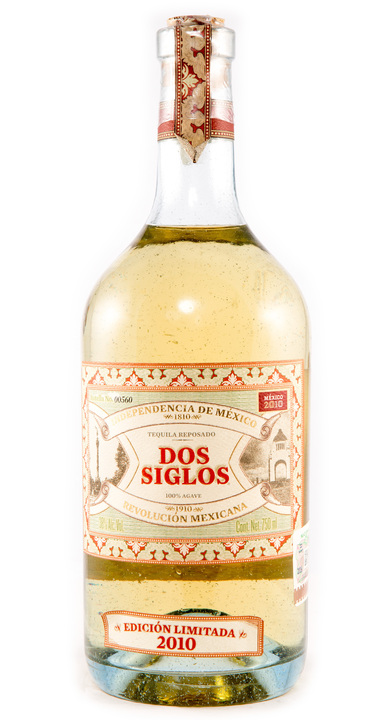 Bottle of Dos Siglos Reposado