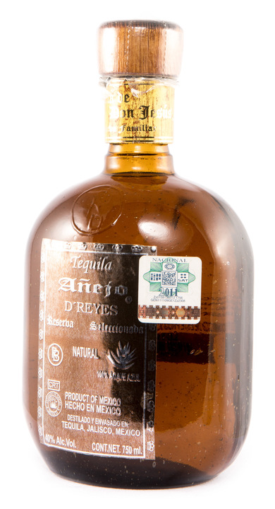 Bottle of Tequila D'Reyes Añejo Reserva Seleccionada