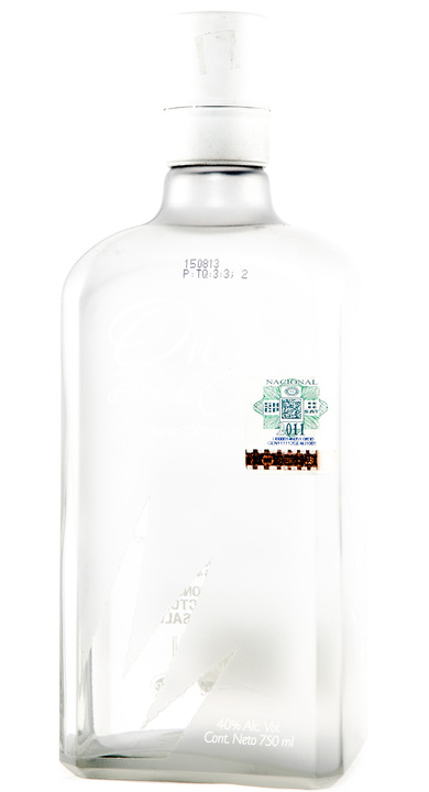 Bottle of Onze Black Blanco
