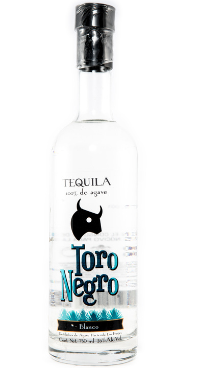 Bottle of Toro Negro Blanco