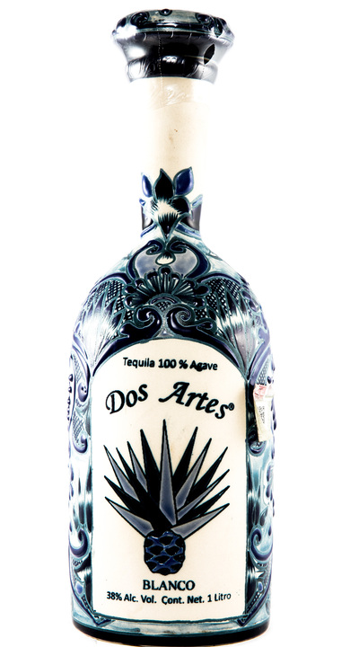 Bottle of Dos Artes Blanco