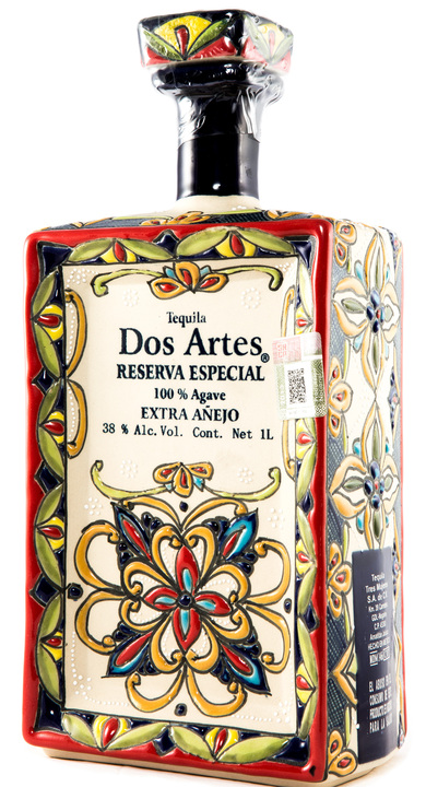 Bottle of Dos Artes Reserva Especial Extra Añejo