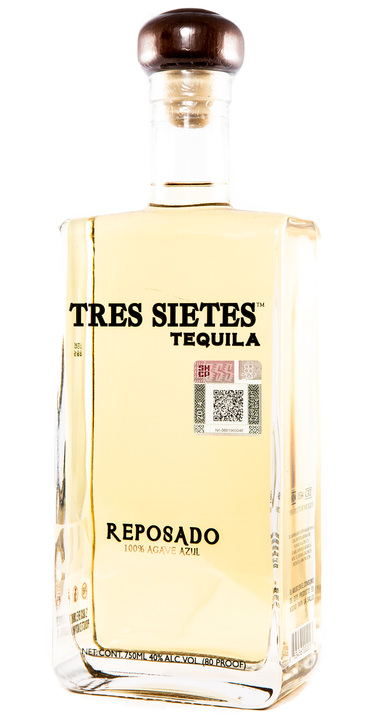 Bottle of Tres Sietes Reposado