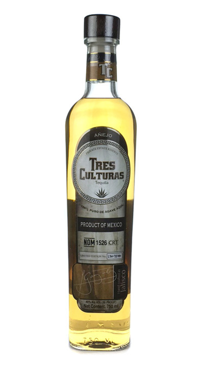 Bottle of Tres Culturas Añejo