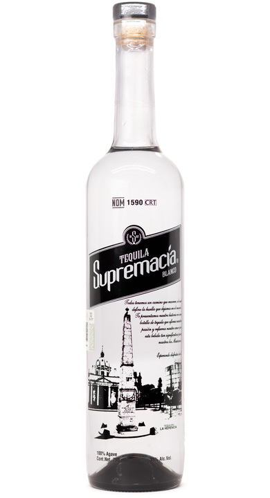 Bottle of Tequila Supremacía Blanco