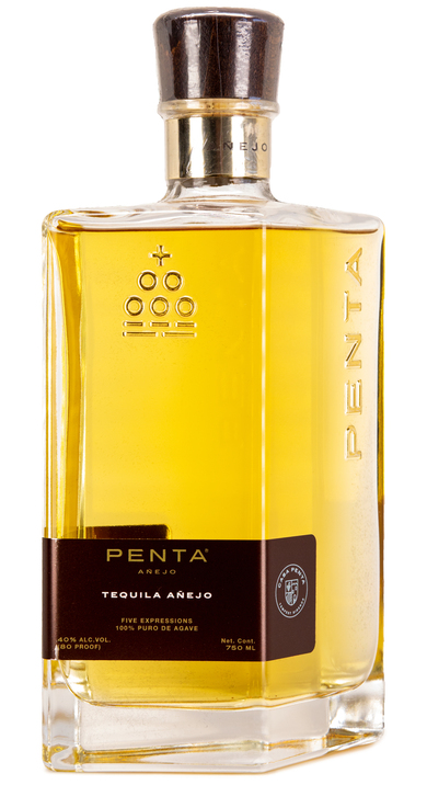 Bottle of Penta Añejo