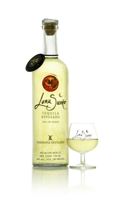 Bottle of Luna Sueño Reposado