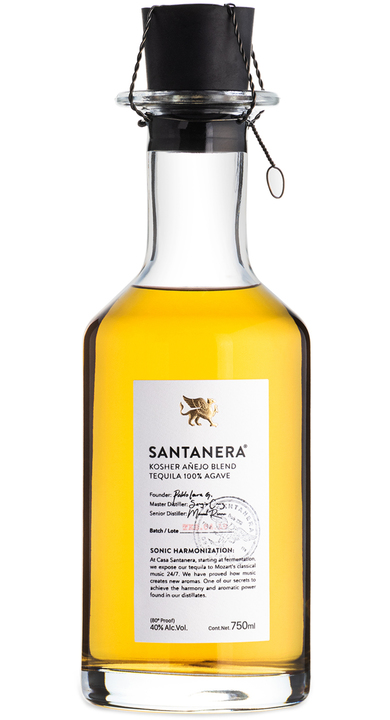 Bottle of Santanera Kosher Añejo Blend