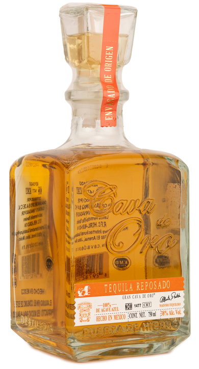 Bottle of Cava de Oro Reposado