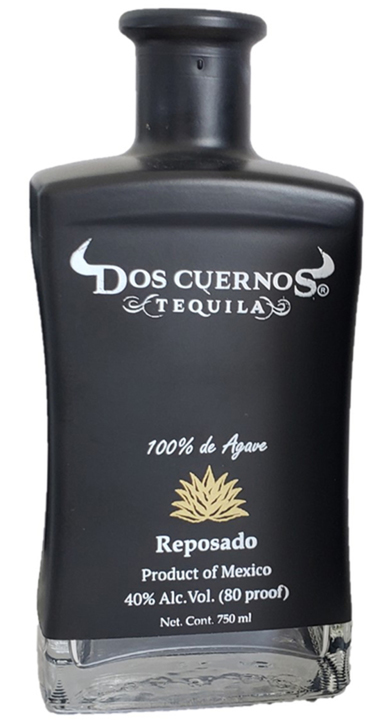 Bottle of Dos Cuernos Reposado