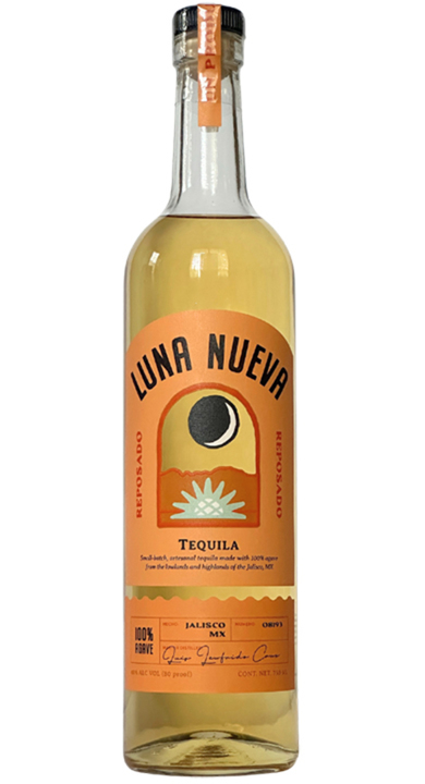 Bottle of Luna Nueva Tequila Reposado