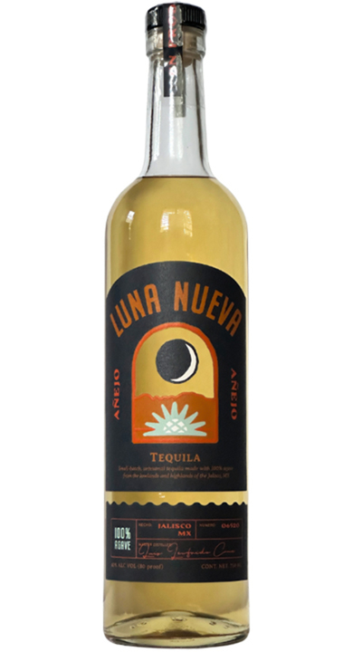 Bottle of Luna Nueva Tequila Añejo