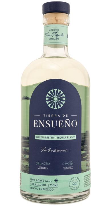 Bottle of Tierra de Ensueño Tequila Blanco