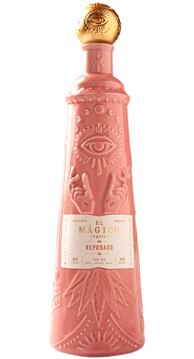Bottle of El Mágico Tequila Reposado
