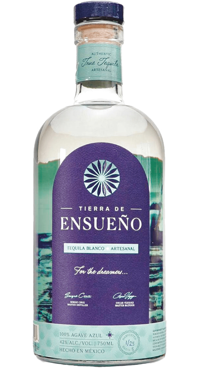 Bottle of Tierra de Ensueño Tequila Blanco