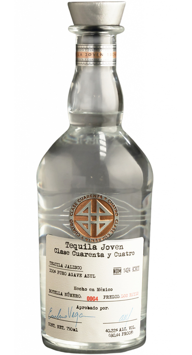 Clase Cuarenta y Cuatro Tequila Joven