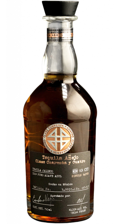 Clase Cuarenta y Cuatro Añejo